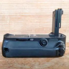 Canon Battery Grip BG-E11 EOS 5D Mark III, 5DS, & 5DS R