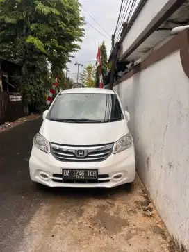 Dijual Honda Freed 1,5 E AT CKD AC doble tahun 2013 AC Doble