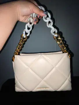 Preloved tas charles & Keith