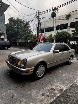 Mercedes-Benz E230 1997 Bensin