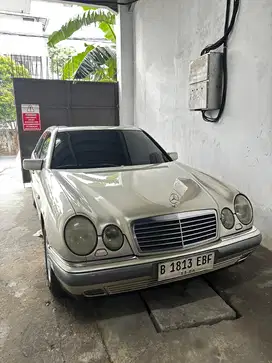 Mercedes-Benz E230 1997 Bensin