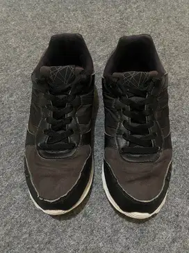 Sepatu Piero Jogger Hitam