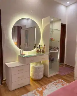 Meja rias estetik