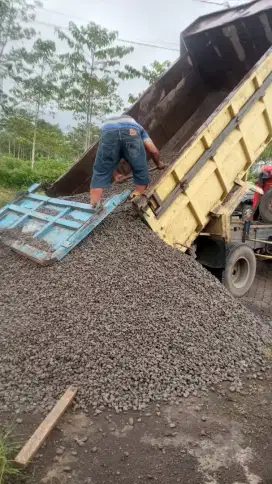 Jual Batu Split/Koral 2:3 Kualitas Terjamin Harga Terjangkau! Malang