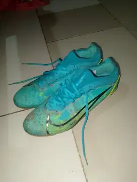 Sepatu bola Nike size 44
