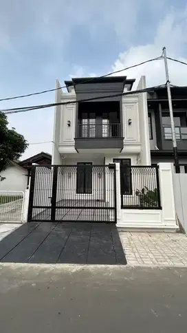Rumah Baru Siap Huni Dekat Taman Di Griya Loka BSD