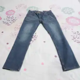 Celana Jeans Pull n Bear Warna Biru Dongker Size 32 Slimfit