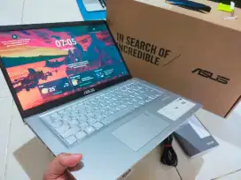 Dijual laptop Asus Vivobook Warna silver Keybod nyala Intel i3 gen 10