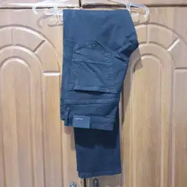 Celana Jeans Pull n Bear Warna Hitam Size 32 Slimfit