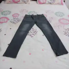 Celana Jeans Pull n Bear Warna Hitam Abu Size 32 Slimfit