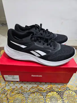 REEBOK NEW SIZE 42