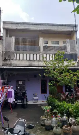 Jual Rumah Plus Kost²/Kontrakan Lantai nya 2, lokasi strategis..