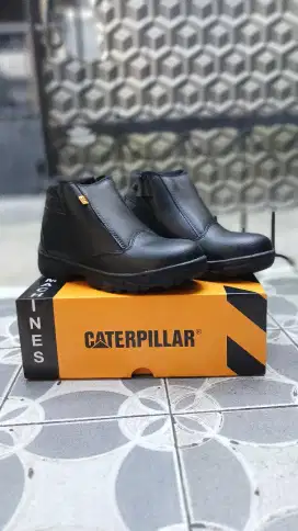 Sepatu safety caterpillar size 41