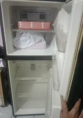 Di jual kulkas 2 pintu merk panasonic