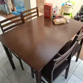 Meja makan set + kursi merek Informa