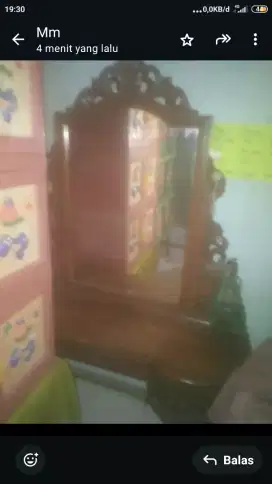 Jual meja rias kondisi masih bagus siap di pakai. Kualitas bagus.
