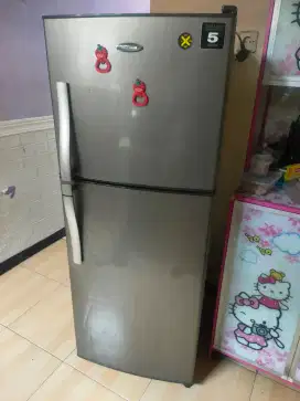 Kulkas Polytron No Salju