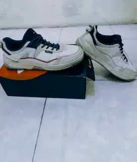 Sepatu air walk