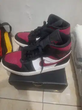 Sepatu AIR JORDAN 1 MID