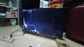 Smart TV changhong 32in kondisi seperti di gambar!!!