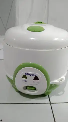 Rice cooker warna hijau