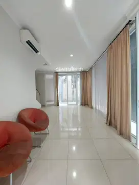 Rumah Siap Huni Di Discovery Eola  5557
