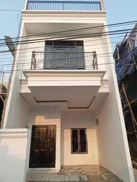 Rumah Dijual 2-lantai Plus Rooftop dalam Cluster di Jakarta Selatan