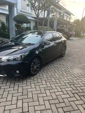 Mobil Altis 2014 black