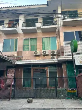 Di sewakan ruko 3 lantai bendungan hilir