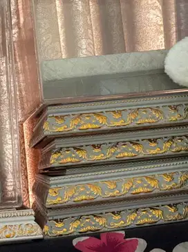 Akrilik seserahan alas kayu