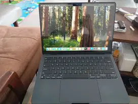 MACBOOK AIR M2 2022 8/256 KONDISI MANTAP!