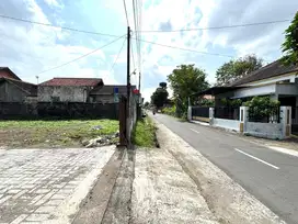 Tepi Jalan Aspal lebar, Tanah Jogja Utara SHM Ready