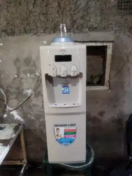 Dispenser Sanken panas dingin