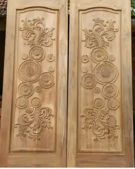 Pintu jati ukir klasik