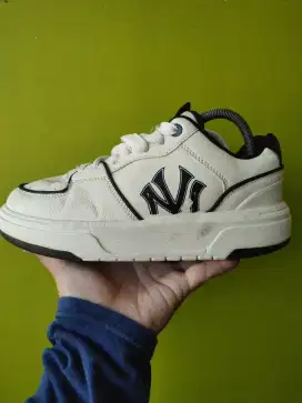 SEPATU MLB WHITE