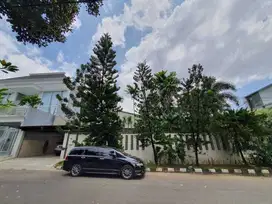 Rumah Pulomas Halaman Luas Huk Utara Timur 545m2