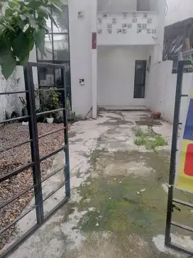 Di kontrakan rumah di jalan Cihampelas kota bandung main road