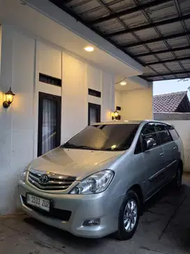 Toyota Kijang Innova 2010 Bensin