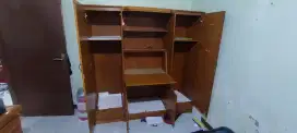 Lemari baju dan buku bekas