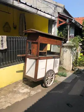 Gerobak bekas jualan sayur pecel