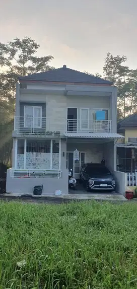 dijual rumah 2 lantai full bangunan lokasi dekat araya dan binus