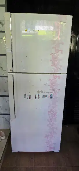 Lemari Es Bekas LG Putih