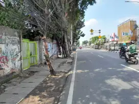 Disewakan lahan 2600m² di pinggir jalan raya Kramat jati Jaktim