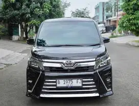 Toyota Voxy 2.0 AT 2019