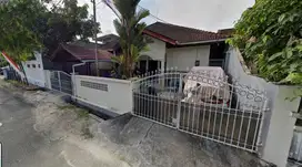 DIJUAL RUMAH TENGAH KOTA ADA KOLAM RENANG DI PERUMAHAN PUPUK DEKAT BSB