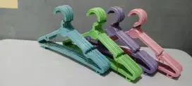 Hanger 4 set warna warni