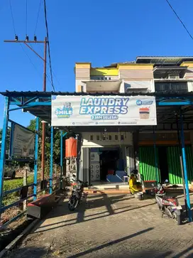 Ruko 1 pintu, 2 lantai, di jalan raya