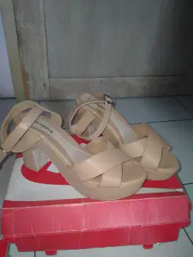 Sepatu / sendal heels
