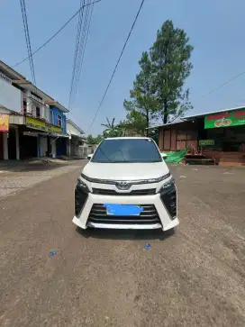 Dijual Voxy 2017 AT 2.0