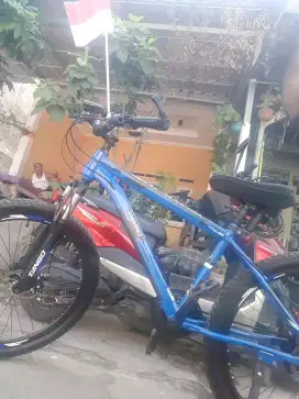 skyline tango biru